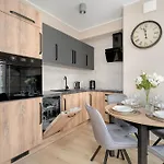 Apartment Cosy And Bright With Parking In By Renters *
