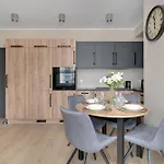 Cosy And Bright With Parking In By Renters