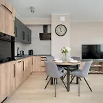 Cosy And Bright With Parking In By Renters *