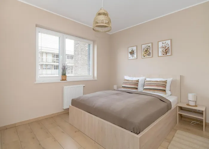 Апартаменти Cosy And Bright With Parking In By Renters Познань