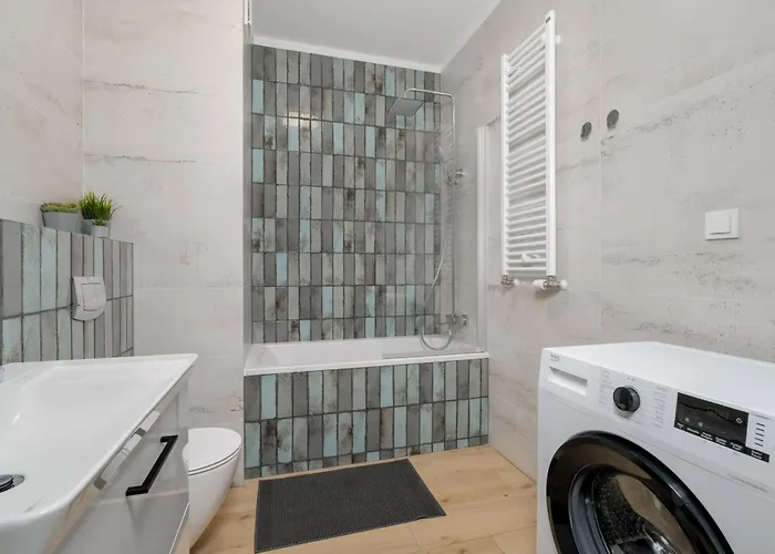 Апартаменти Cosy And Bright With Parking In By Renters