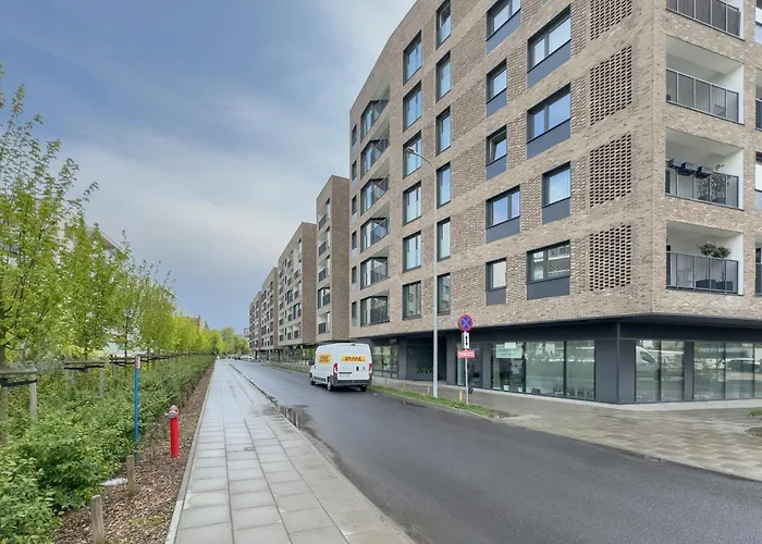 Cosy And Bright With Parking In By Renters * Познань