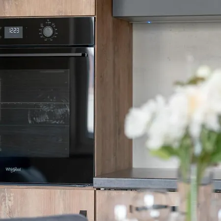 Cosy And Bright With Parking In By Renters