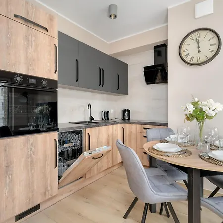 Apartment Cosy And Bright With Parking In By Renters *