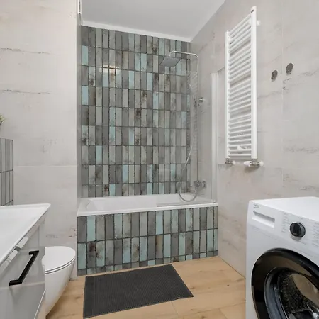 Apartment Cosy And Bright With Parking In By Renters