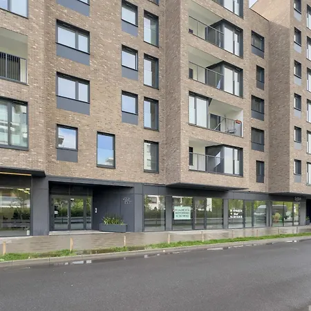 Cosy And Bright With Parking In By Renters 아파트