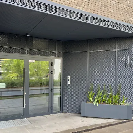 Cosy And Bright With Parking In By Renters *